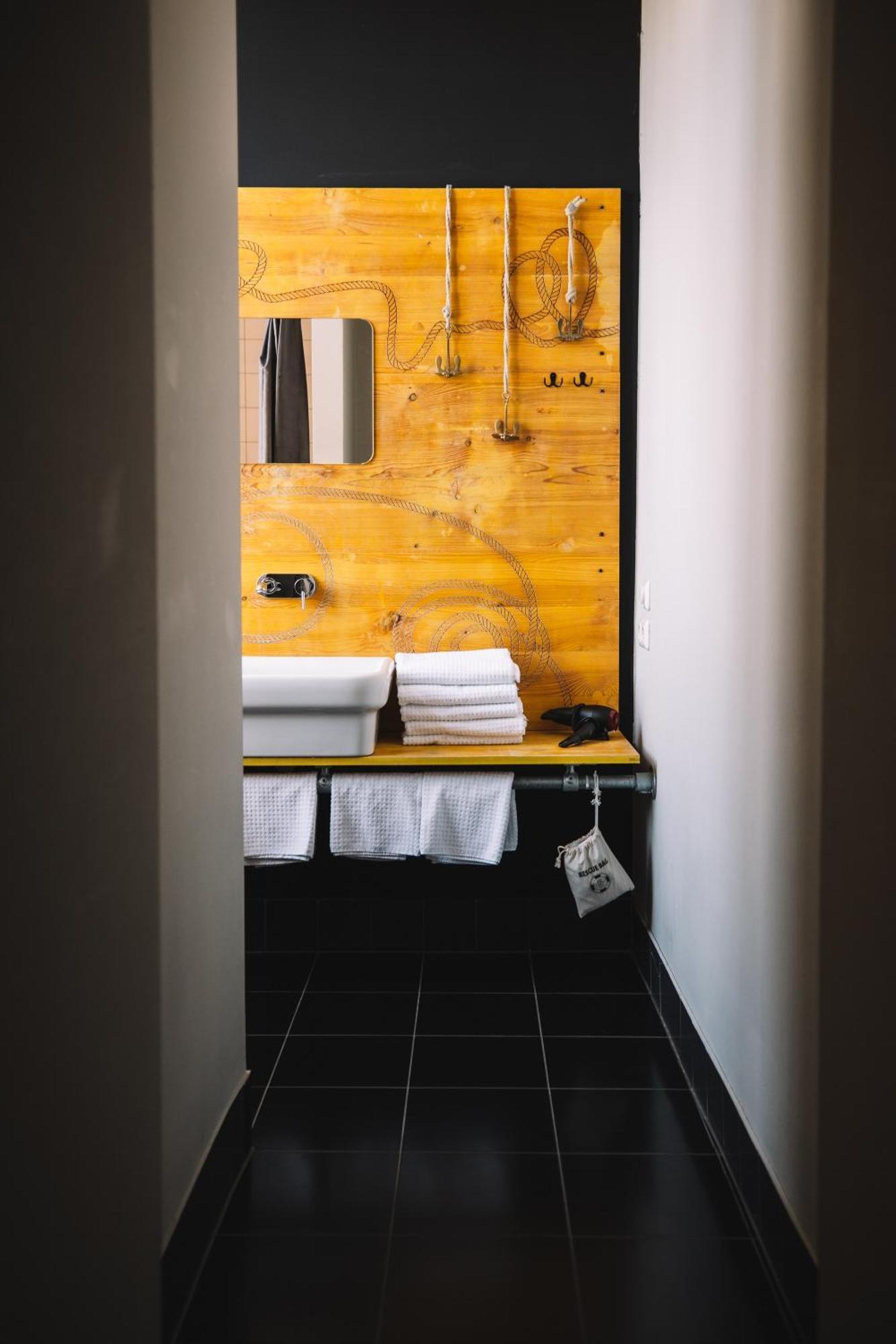 5-Bed Room